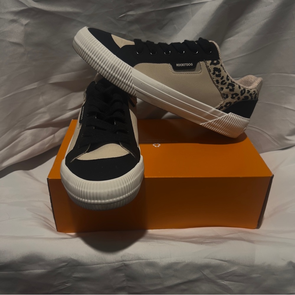 Rocket Dog Black and Cream Sneakers with Leopard Accent size 11 brand new